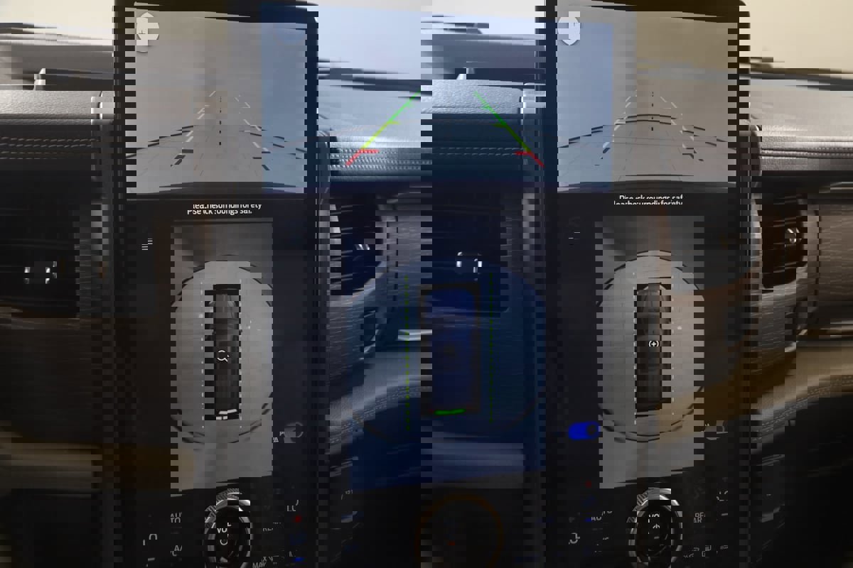 Used 2022 Ford Expedition Limited image 10