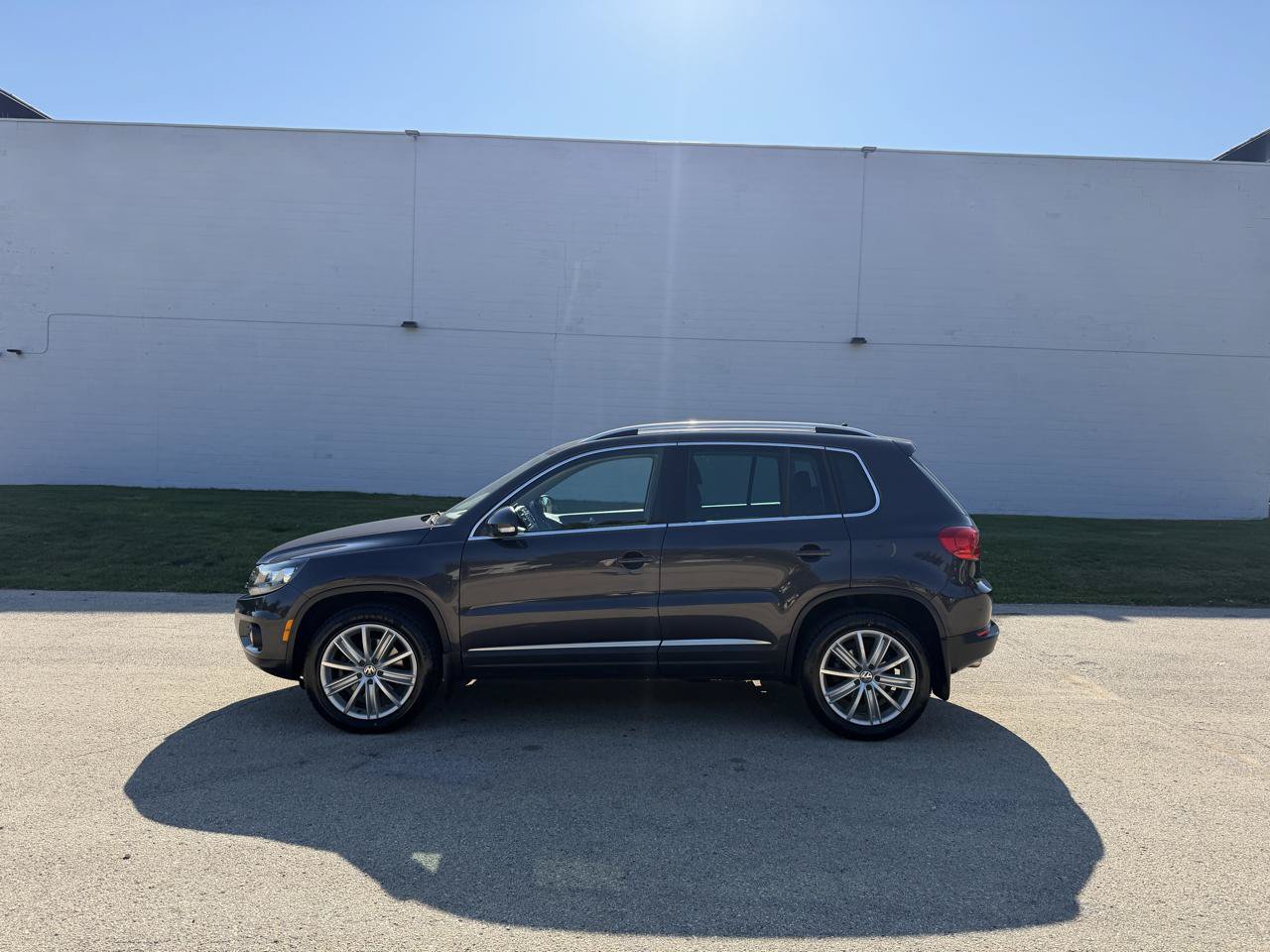 Used 2016 Volkswagen Tiguan SE AWD/4WD image 3