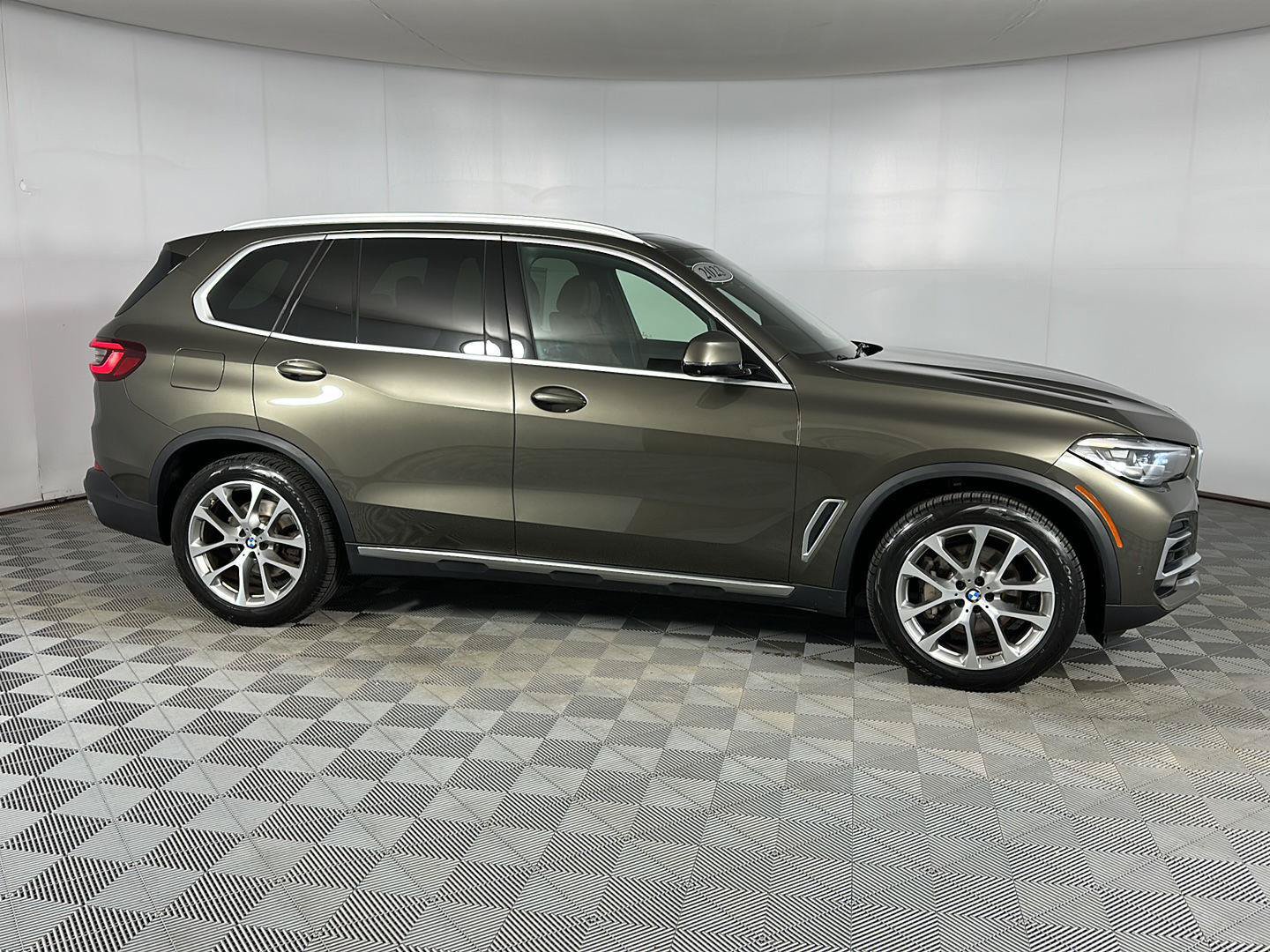 Used 2023 BMW X5 xDrive40i w/ Premium Package AWD/4WD image 6
