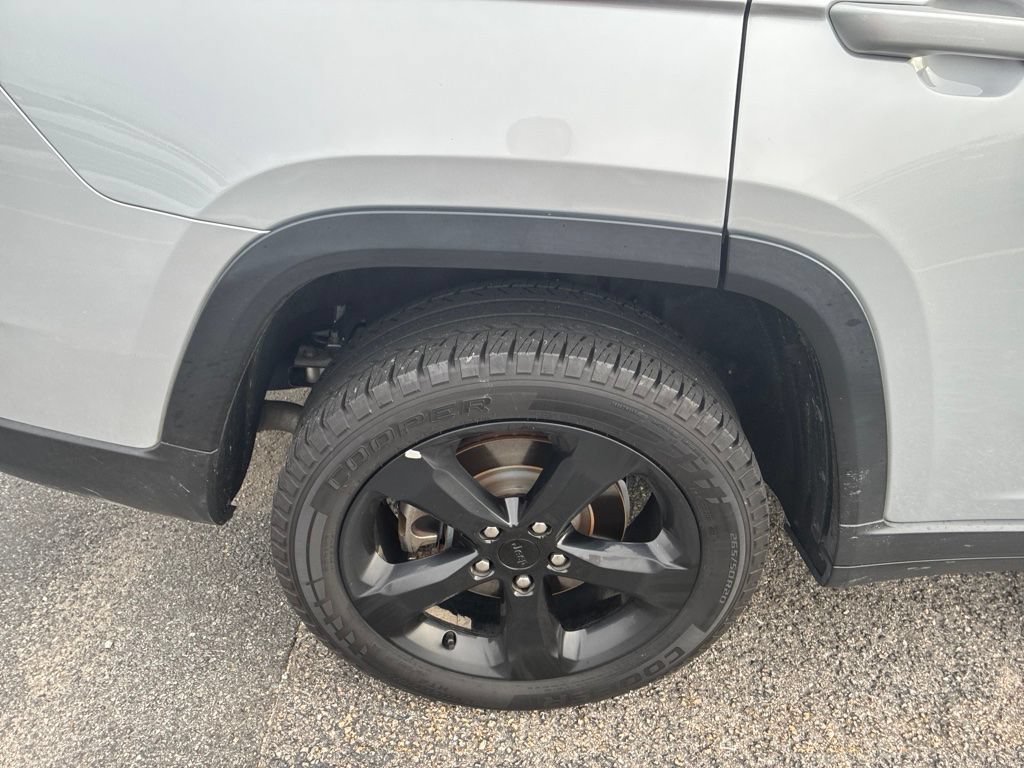 Used 2021 Jeep Grand Cherokee L Laredo RWD image 10