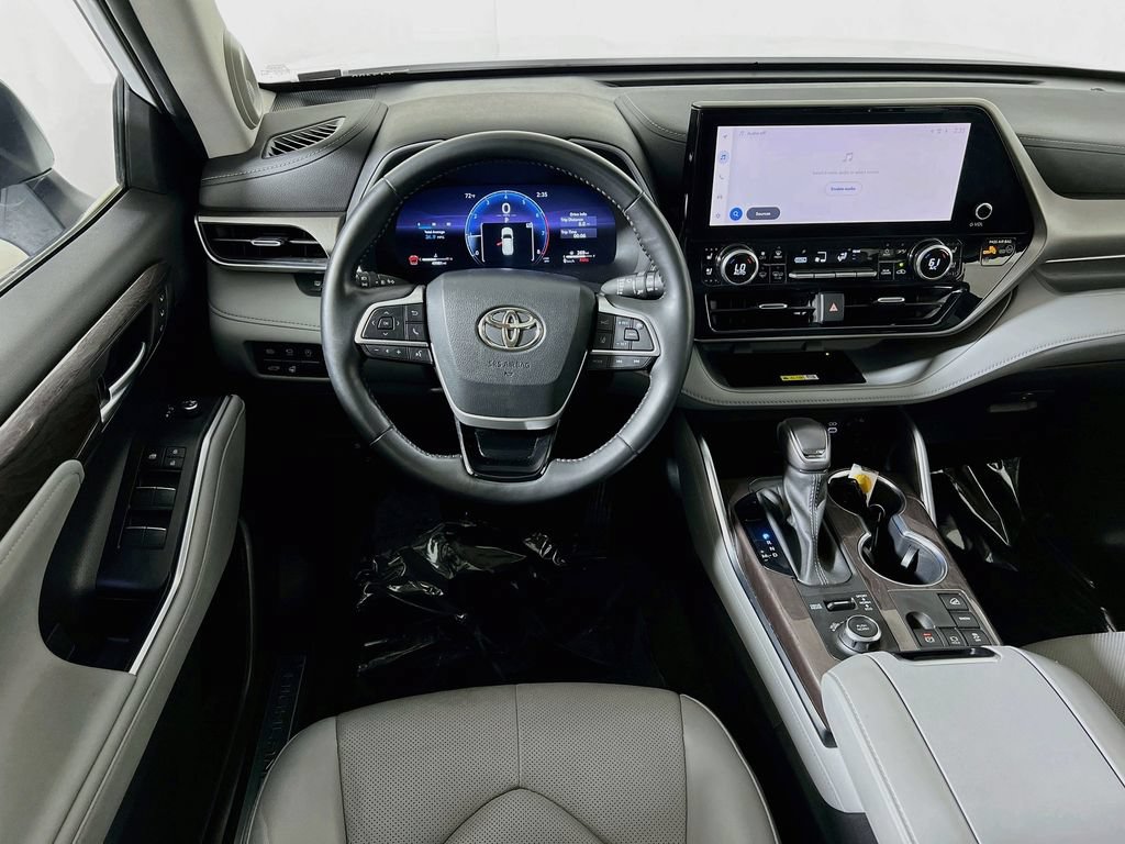 Certified 2023 Toyota Highlander Limited AWD/4WD image 21
