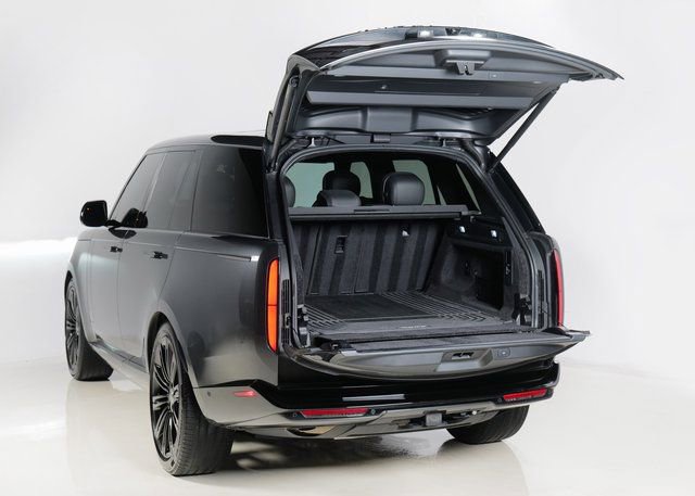 Used 2025 Land Rover Range Rover SE image 29