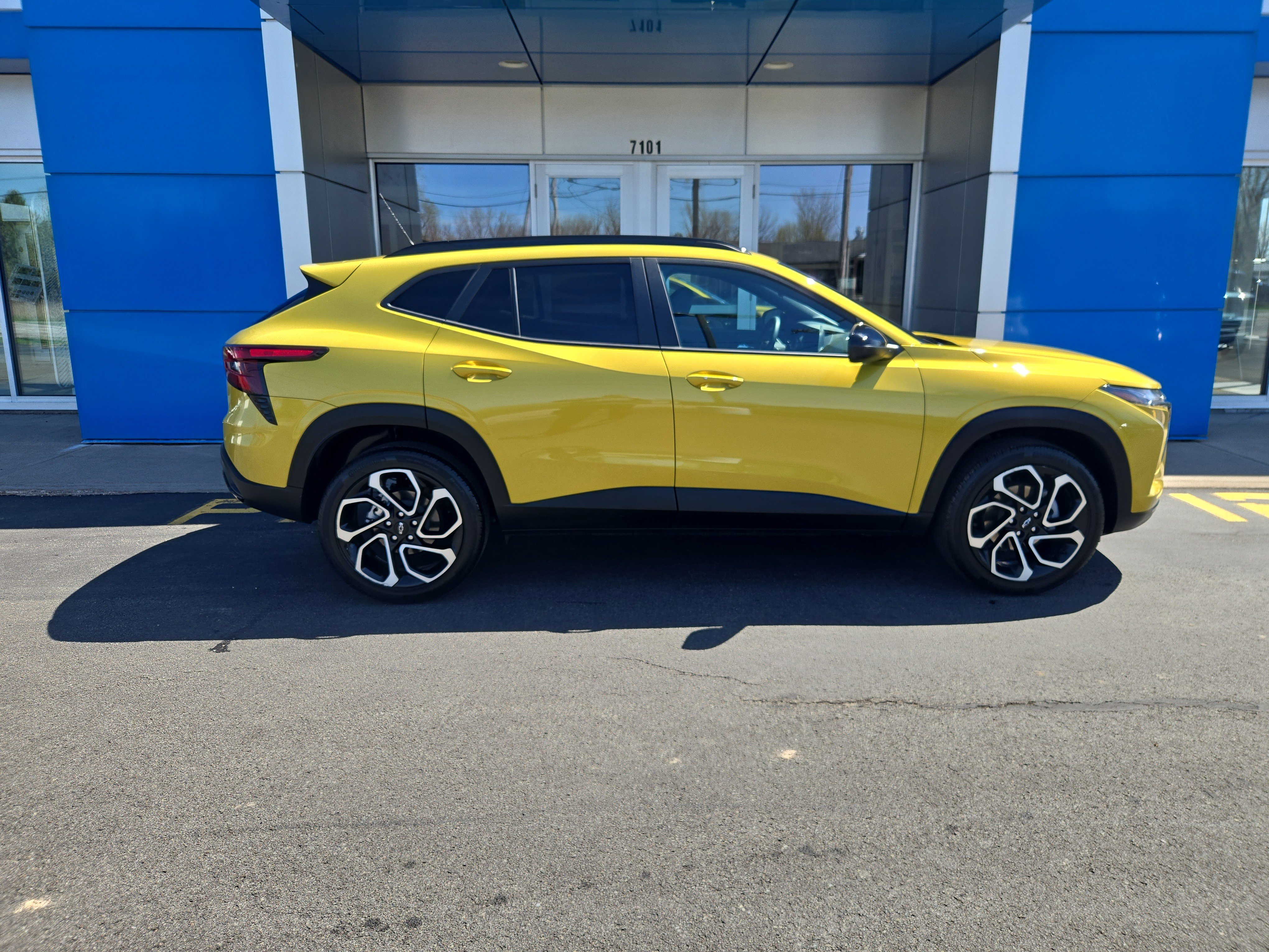 Used 2024 Chevrolet Trax RS w/ Driver Confidence Package FWD image 16