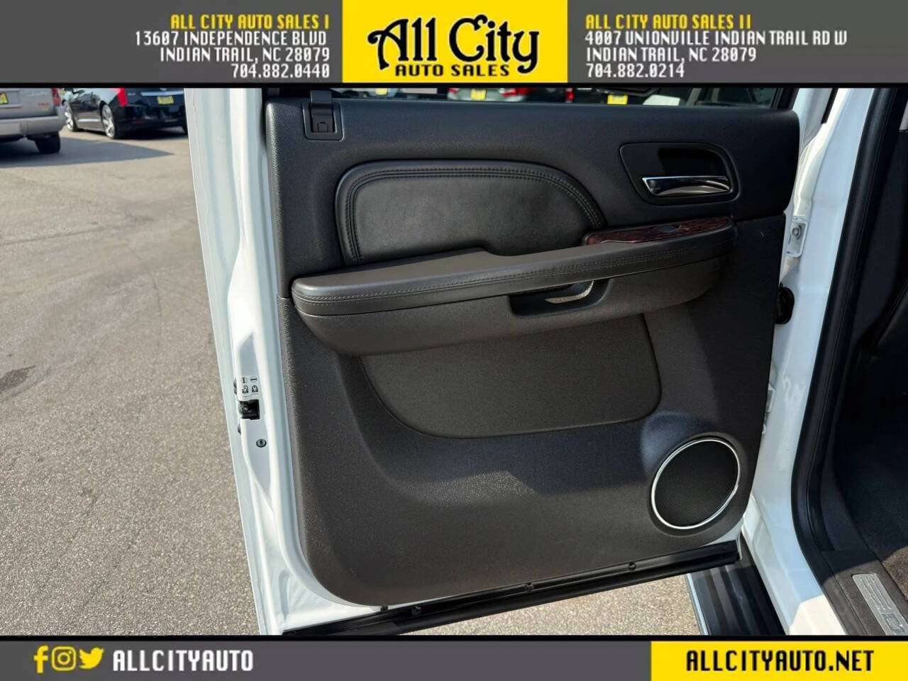 Used 2009 GMC Yukon XL Denali RWD image 11