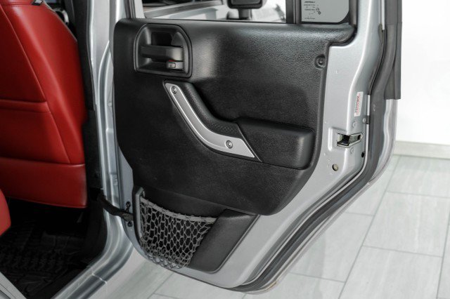 Used 2013 Jeep Wrangler Unlimited Rubicon image 43