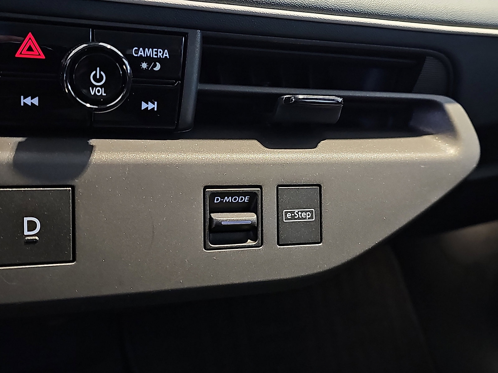 New 2026 Nissan Leaf Platinum+ w/ Cargo Package (Platinum+) image 16