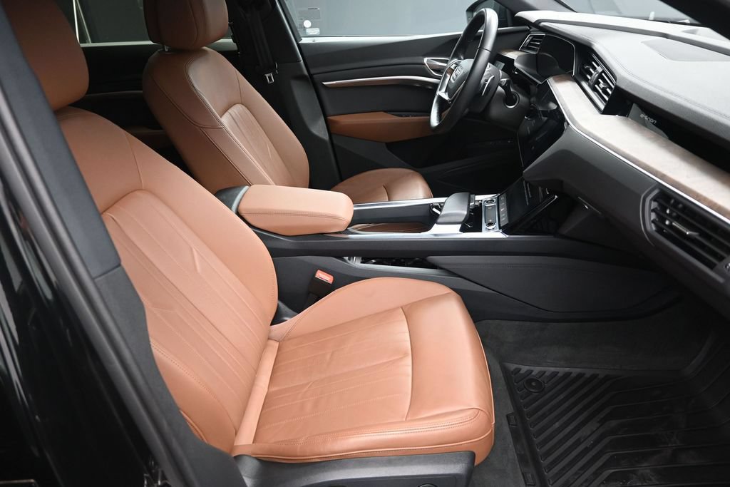 Used 2022 Audi e-tron Premium w/ Convenience Plus Package AWD/4WD image 35