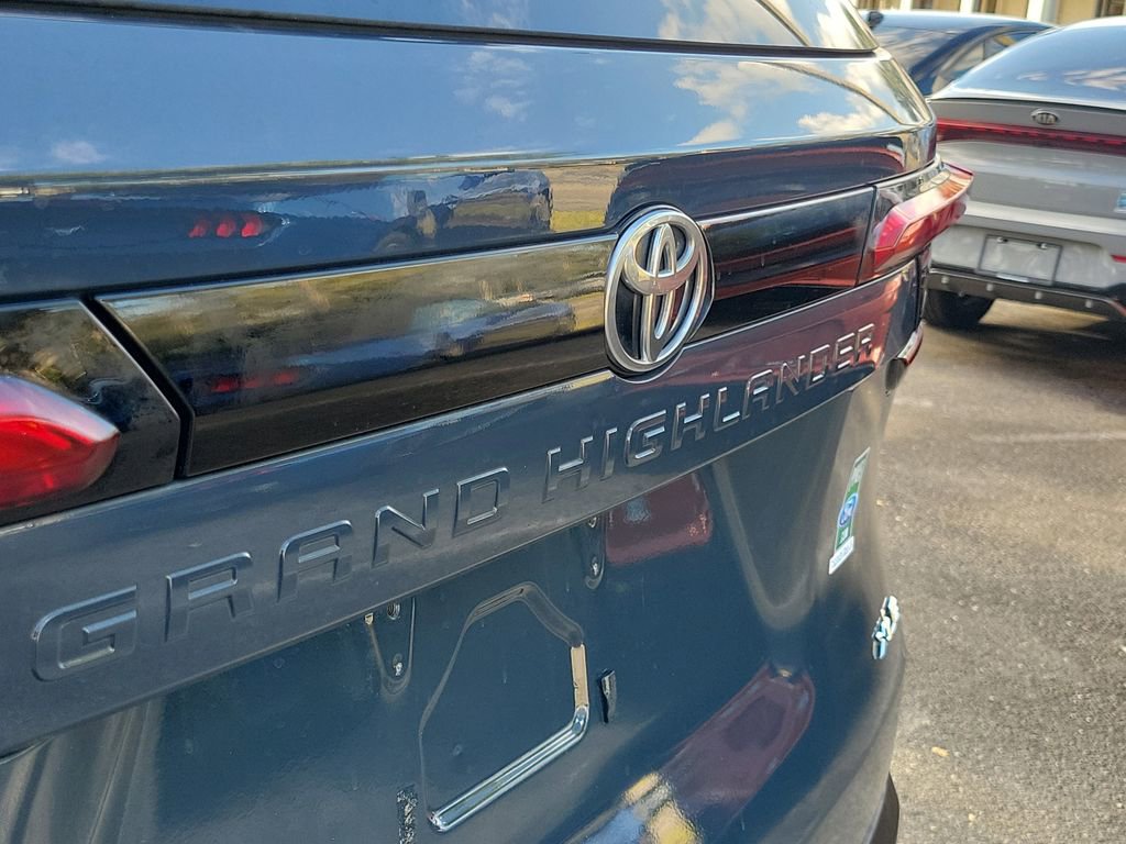 Used 2024 Toyota Grand Highlander XLE image 5