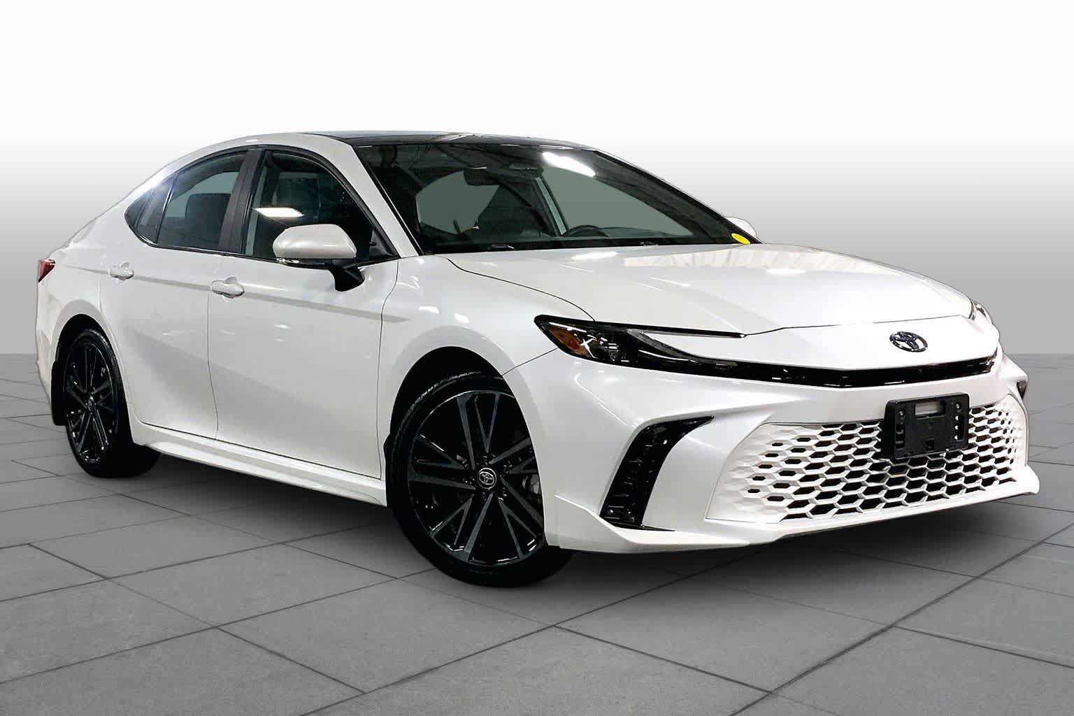 Used 2025 Toyota Camry XSE AWD/4WD image 3