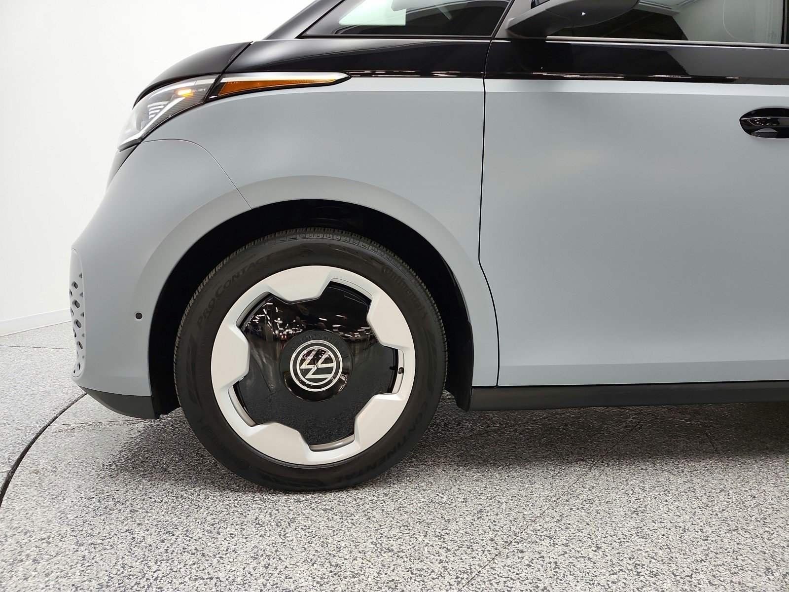 Used 2025 Volkswagen ID. Buzz Pro S RWD image 20