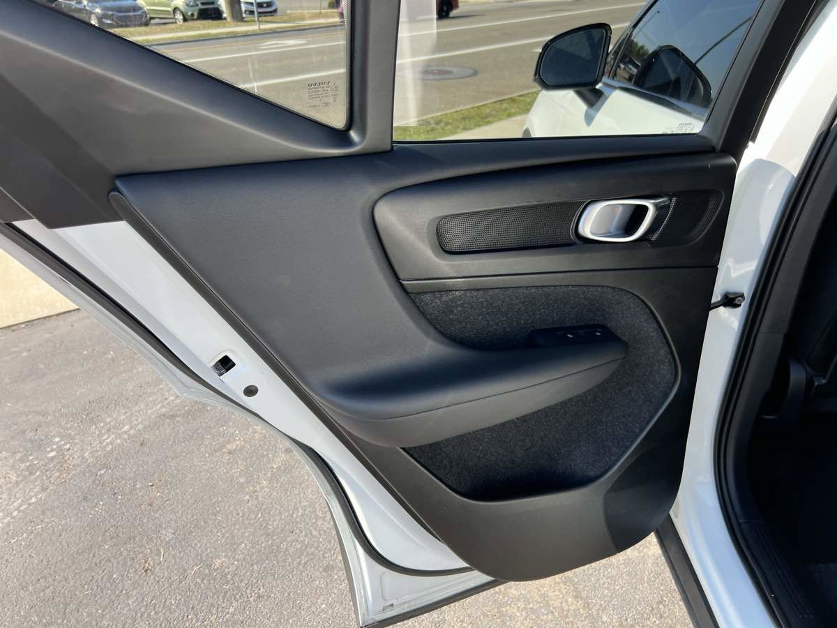 Used 2020 Volvo XC40 T5 R-Design image 15