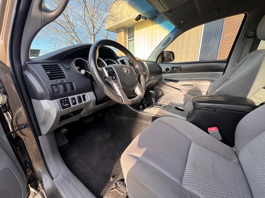 Used 2014 Toyota Tacoma PreRunner w/ SR5 Package image 12