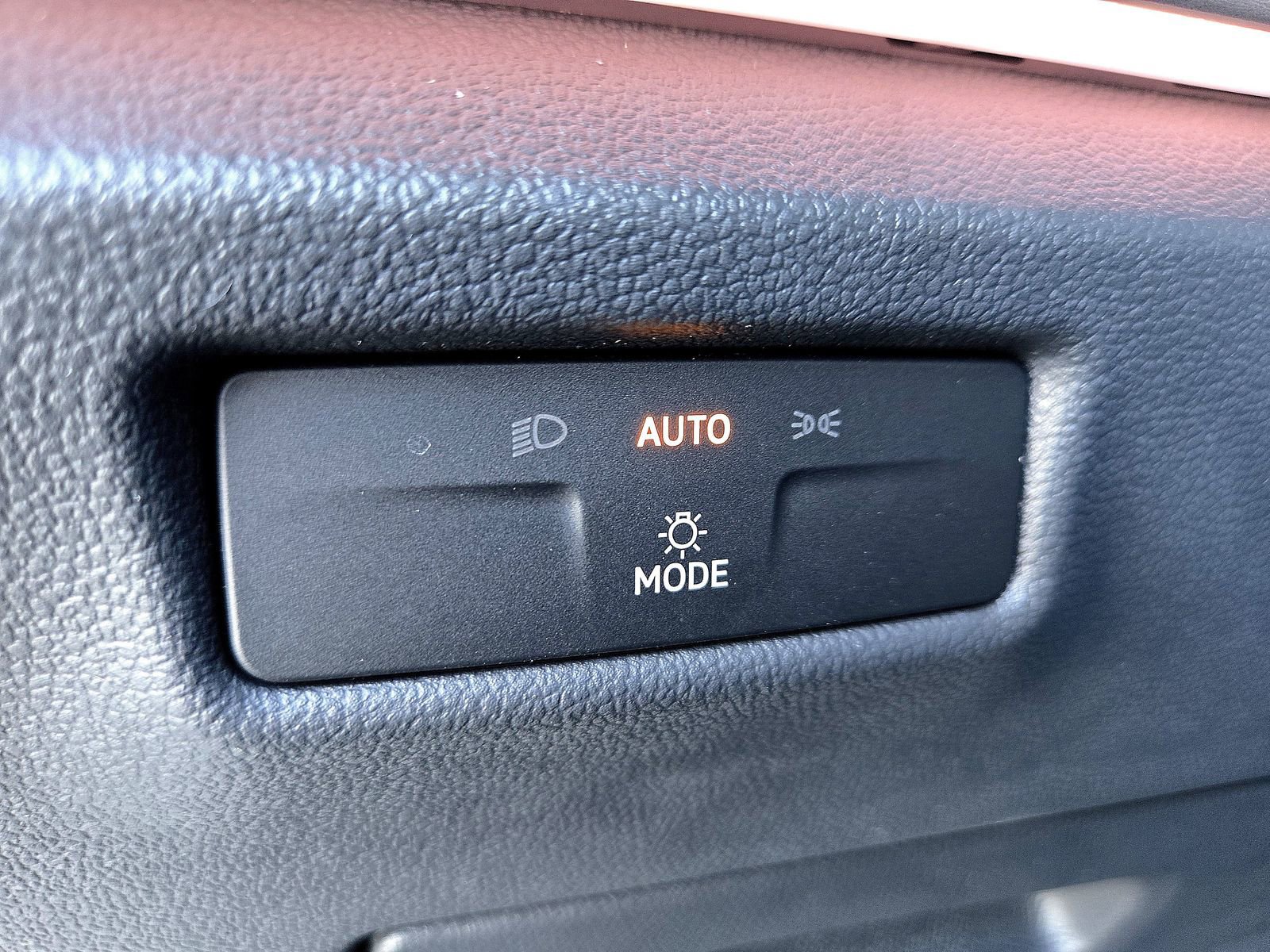 New 2026 Volkswagen Tiguan SE image 16