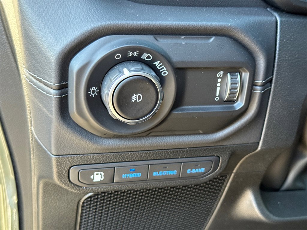New 2025 Jeep Wrangler Unlimited Sahara image 28