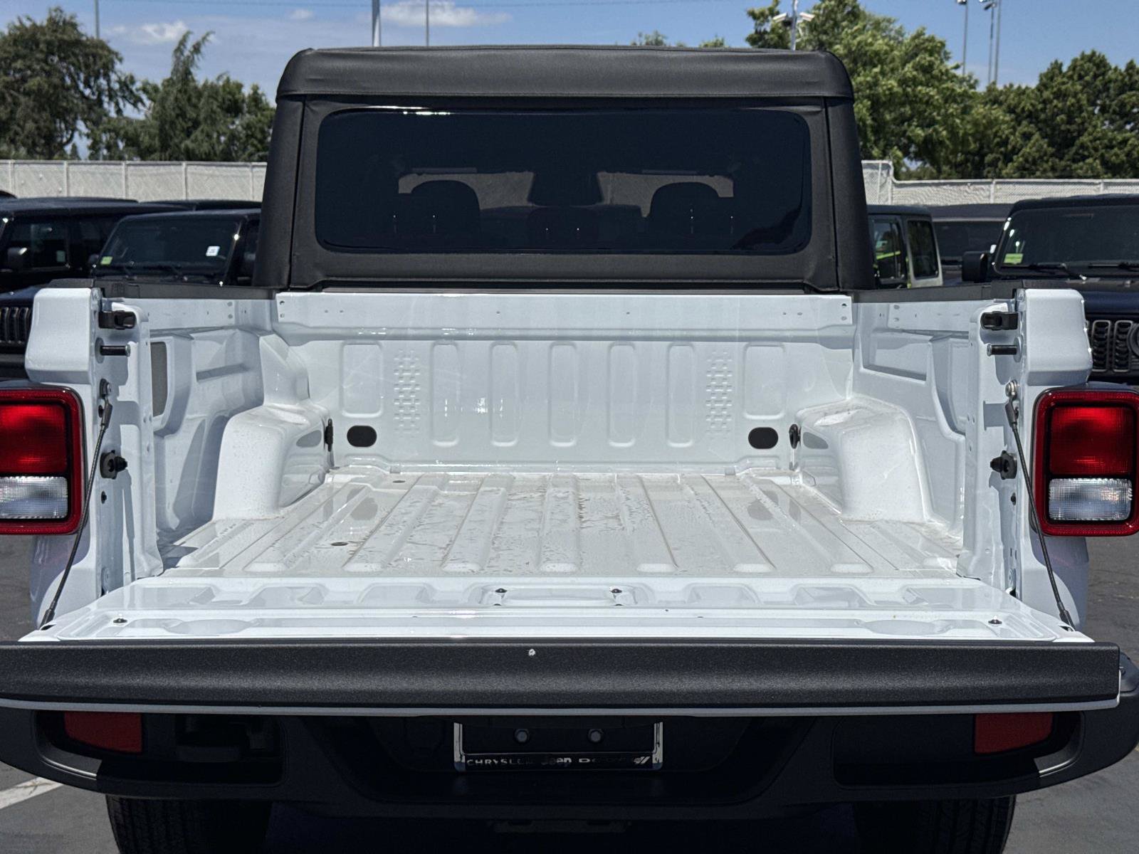 New 2026 Jeep Gladiator Sport AWD/4WD image 29