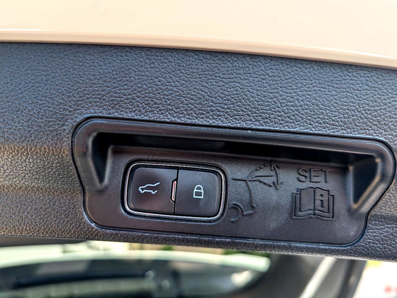 Used 2020 Ford Explorer Limited image 13