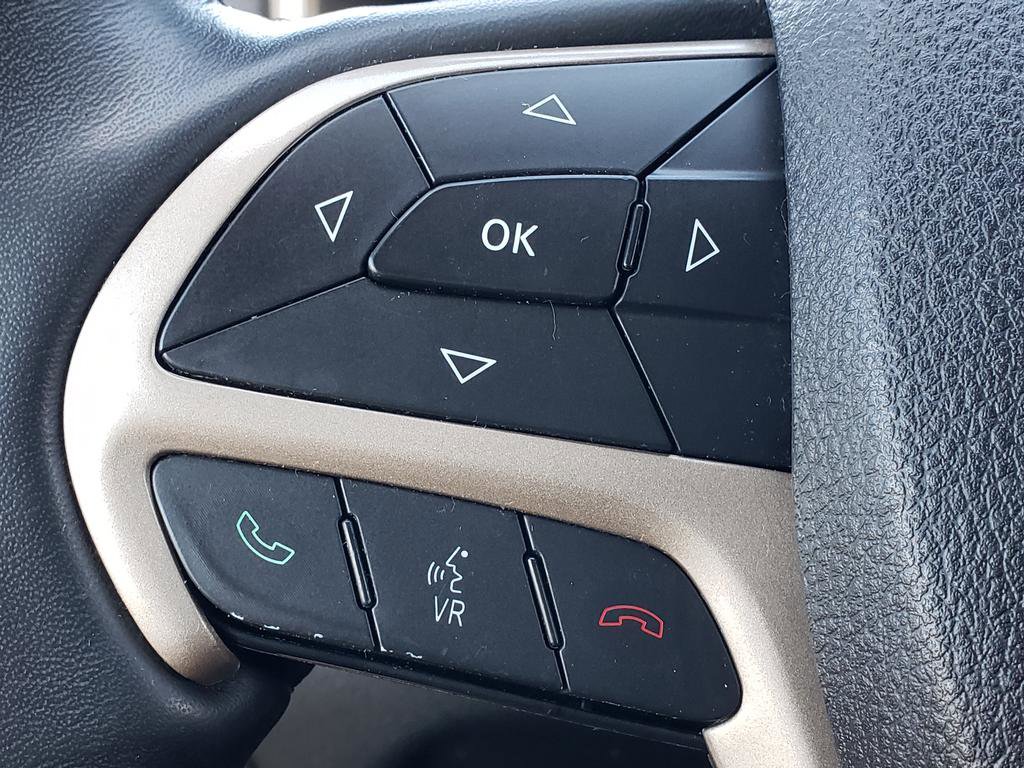 Used 2015 Jeep Cherokee Latitude w/ Cold Weather Group FWD image 19