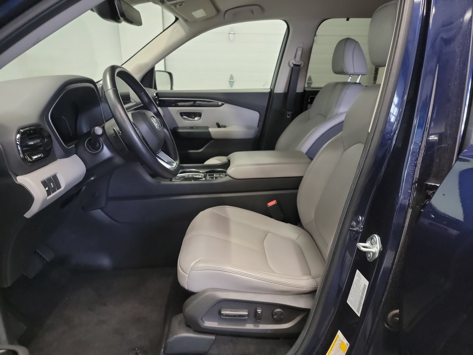 Used 2025 Honda Pilot EX-L image 12