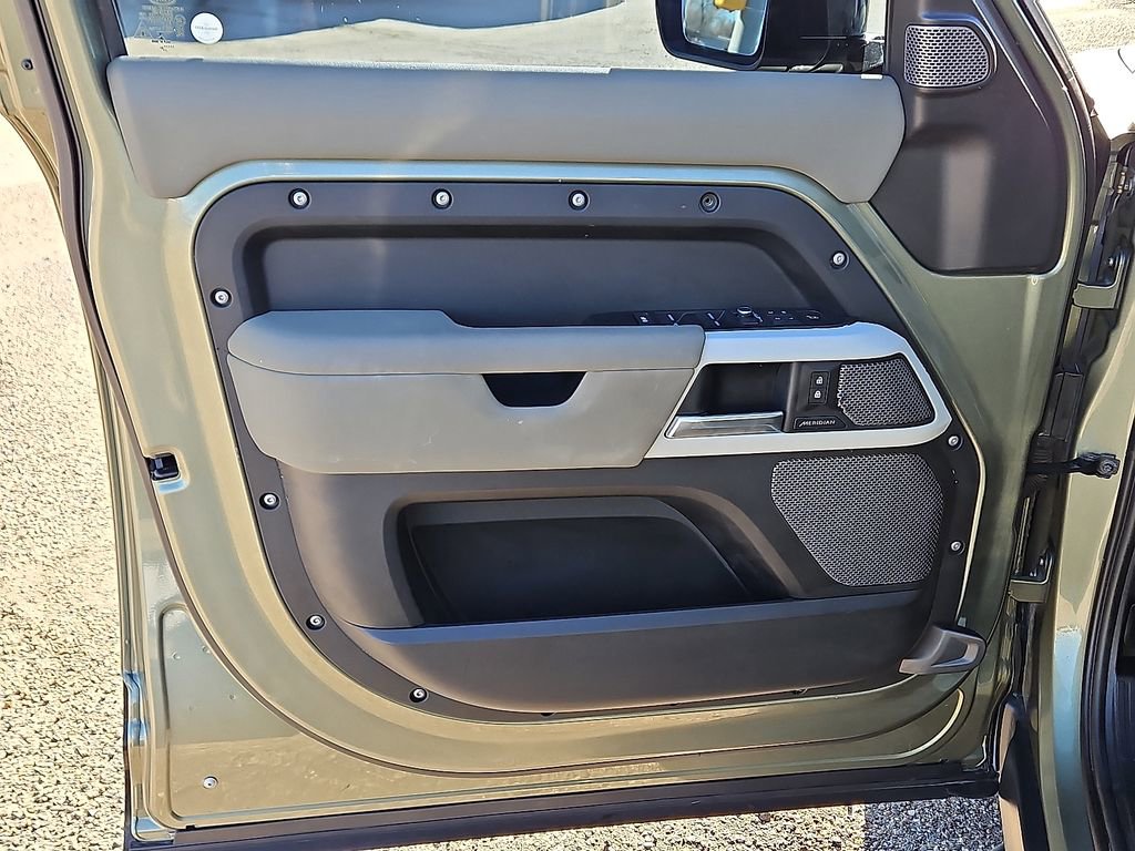 Used 2021 Land Rover Defender 110 SE image 11