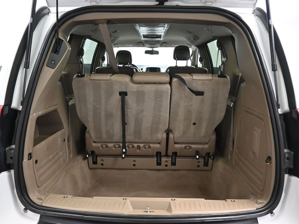 Used 2014 Chrysler Town & Country Touring image 48