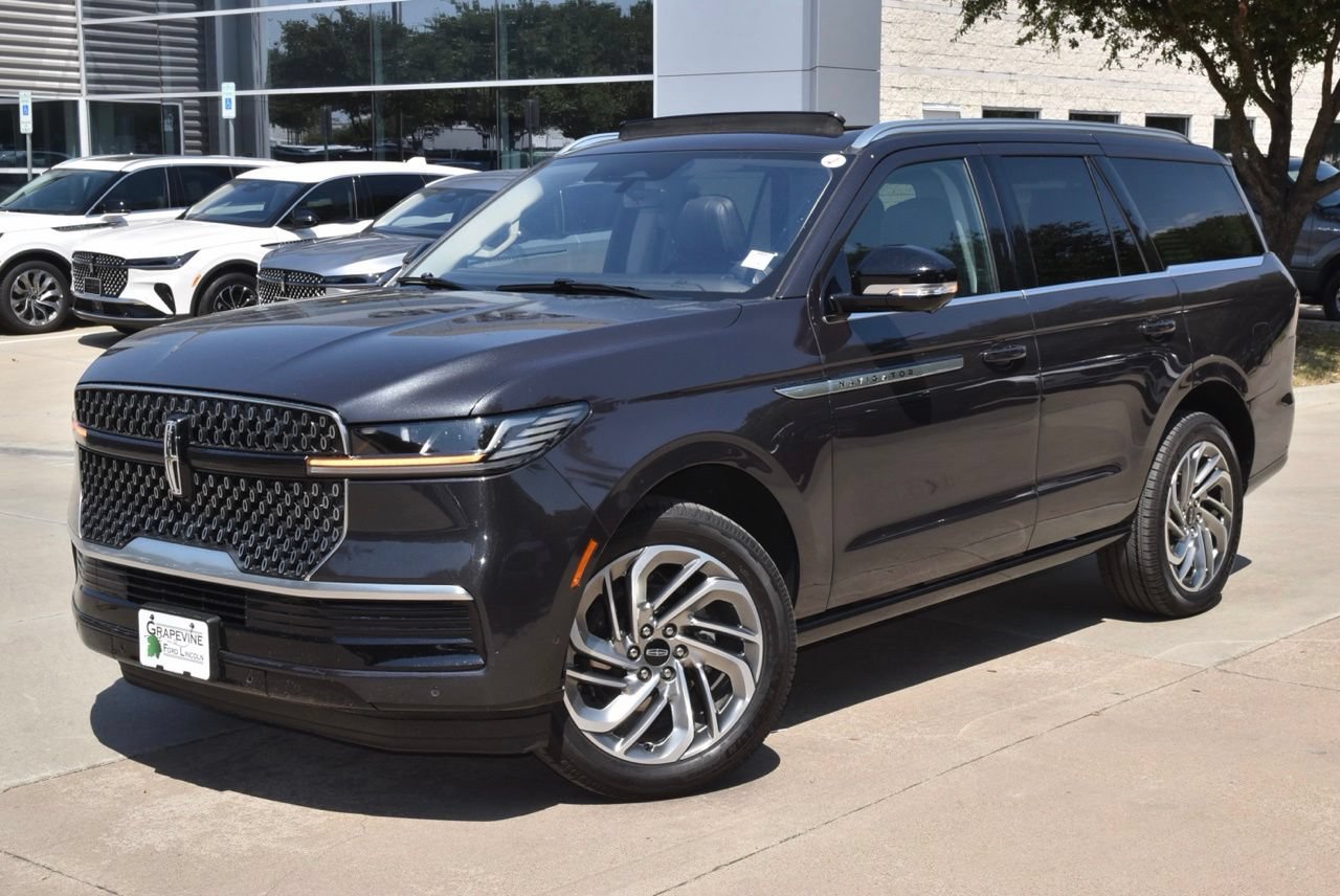 Certified 2025 Lincoln Navigator Reserve AWD/4WD image 46