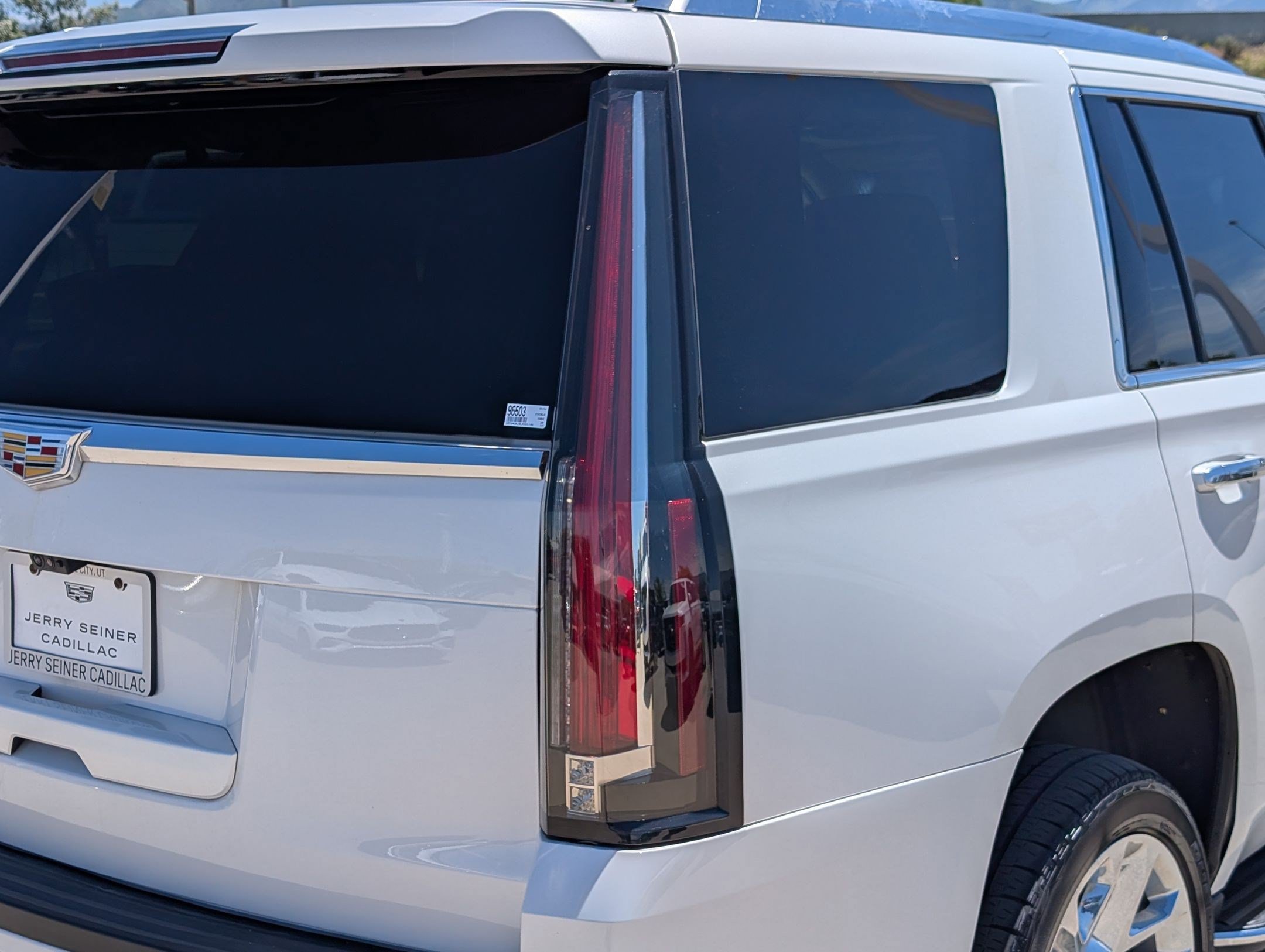 Used 2020 Cadillac Escalade Premium Luxury AWD/4WD image 11