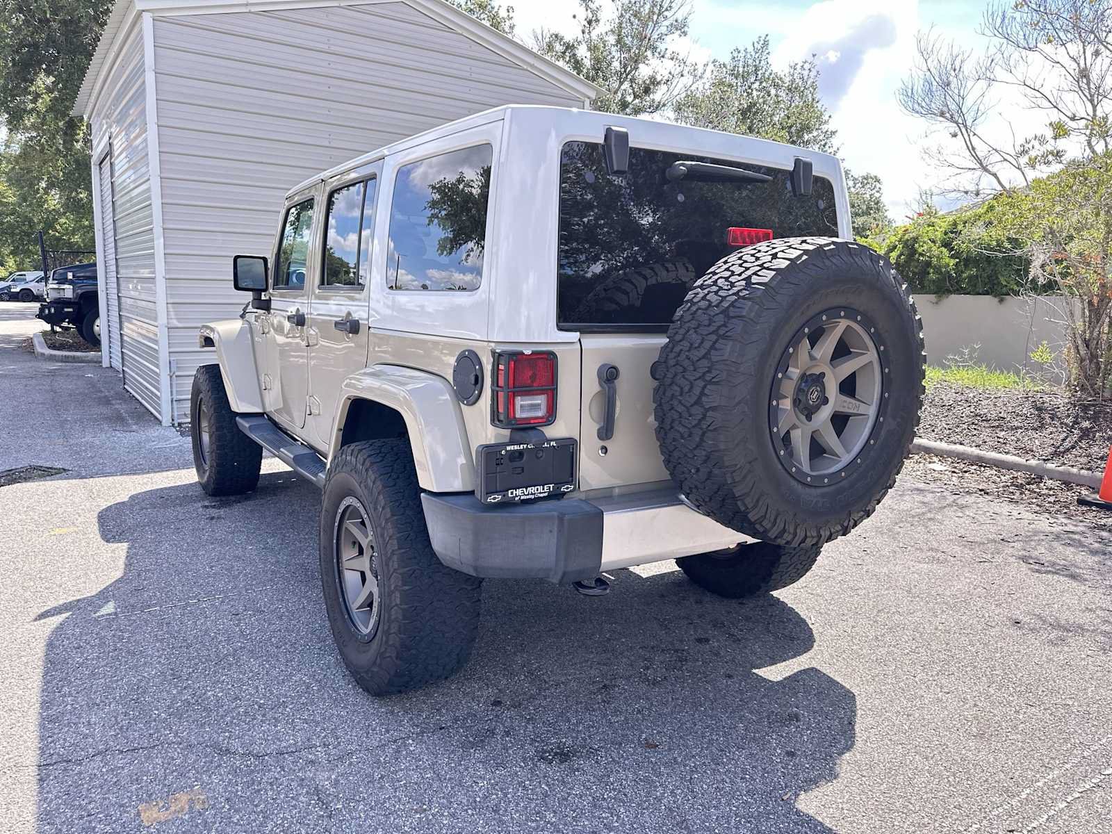 Used 2017 Jeep Wrangler Unlimited Sahara w/ Quick Order Package 24E Chief AWD/4WD image 4