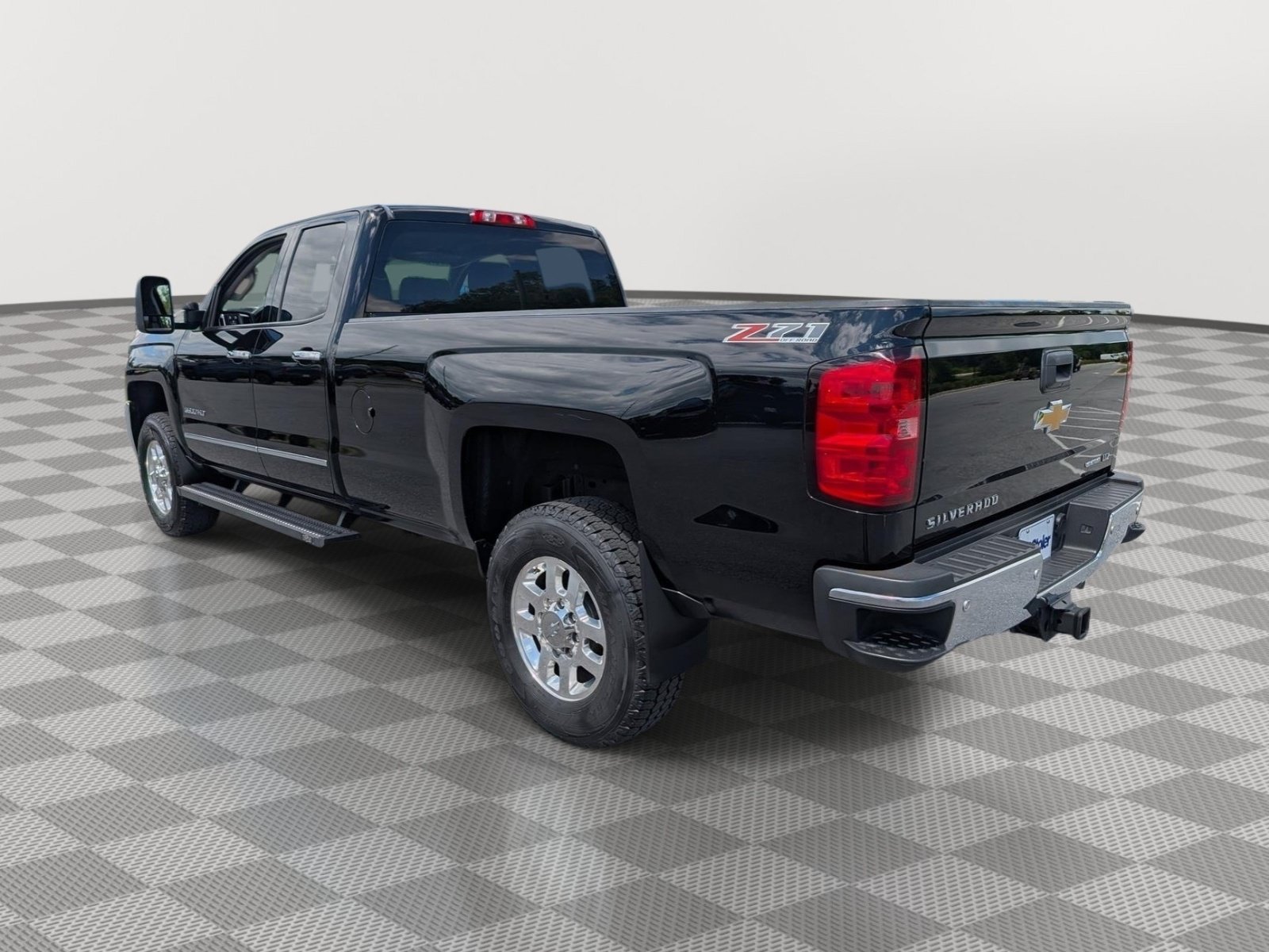 Used 2015 Chevrolet Silverado 3500 LTZ w/ LTZ Plus Package AWD/4WD image 3