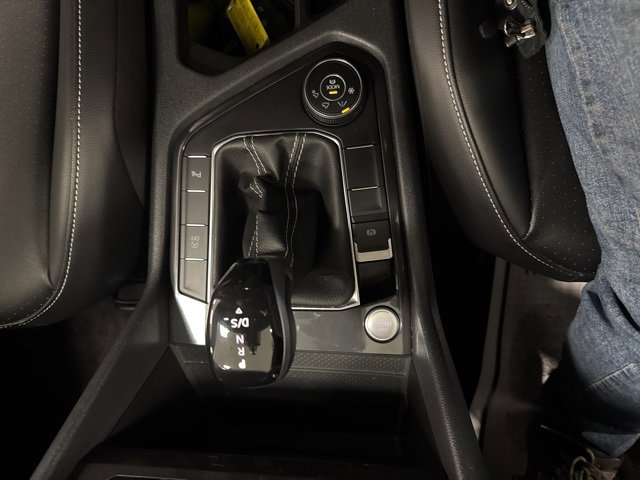 Used 2024 Volkswagen Tiguan SE R-Line image 32