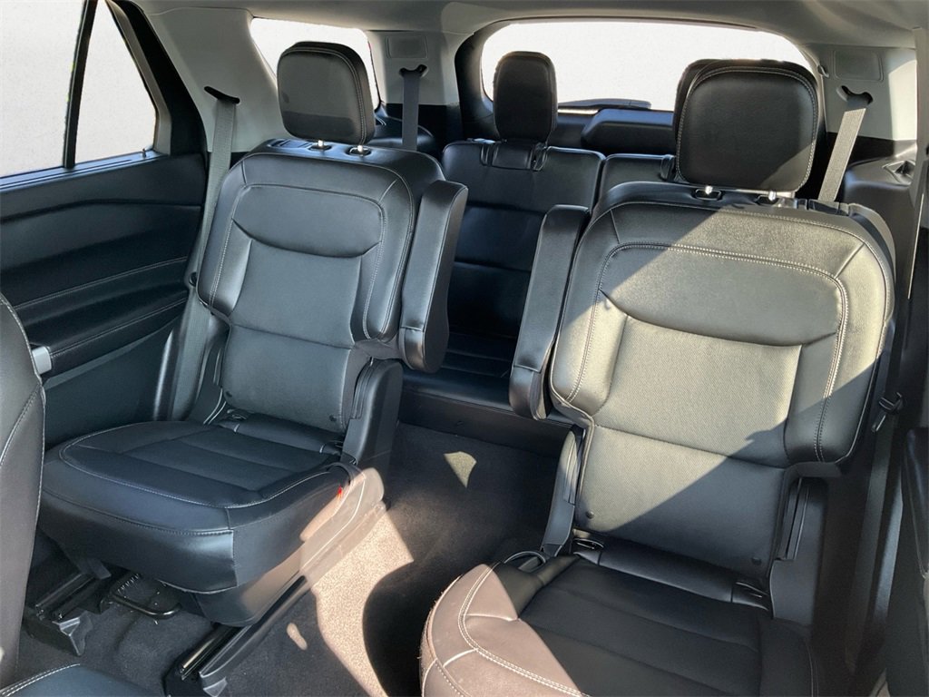 Used 2023 Ford Explorer Limited w/ Equipment Group 301A image 9