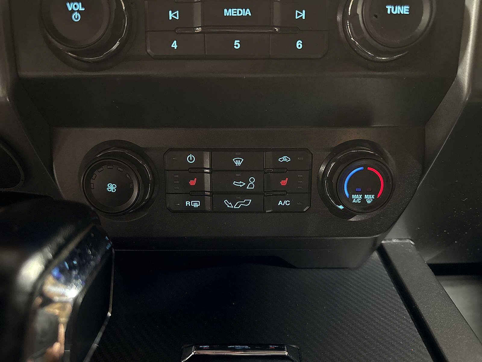 Used 2019 Ford F150 XLT w/ Equipment Group 302A Luxury AWD/4WD image 22