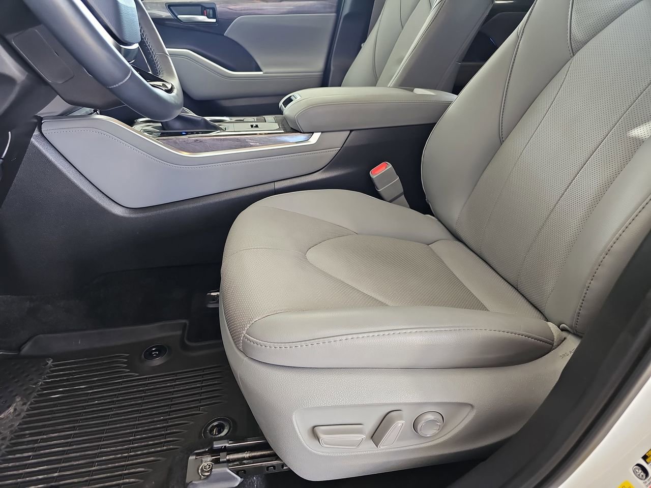 Used 2021 Toyota Highlander Limited image 20