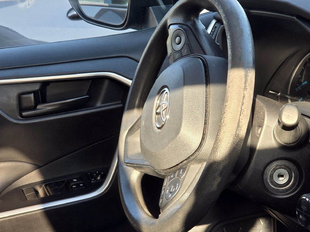 Used 2022 Toyota RAV4 LE AWD/4WD image 19