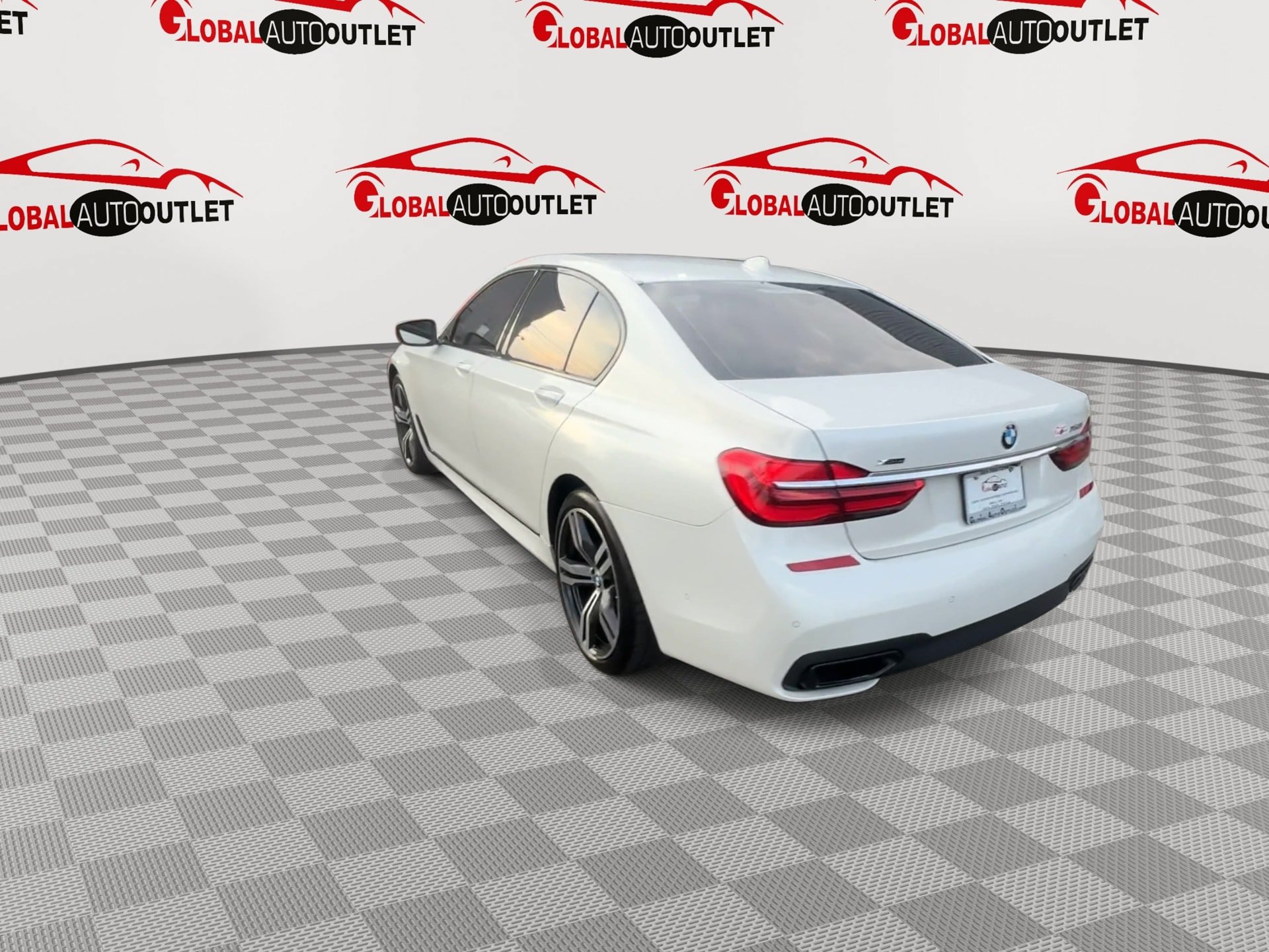 Used 2018 BMW 750i xDrive w/ Executive Package AWD/4WD image 6