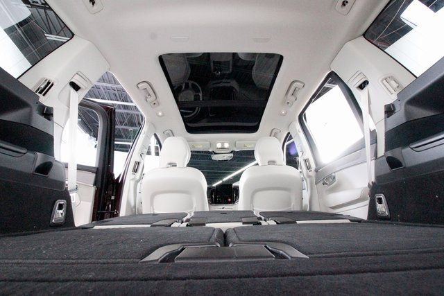 Used 2025 Volvo XC90 B6 Ultra w/ Protection Package image 33