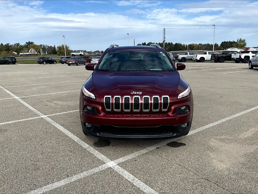 Used 2018 Jeep Cherokee Latitude Plus FWD image 2