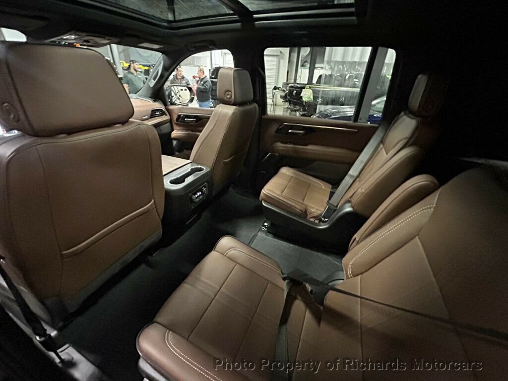 Used 2025 Chevrolet Suburban High Country AWD/4WD image 22