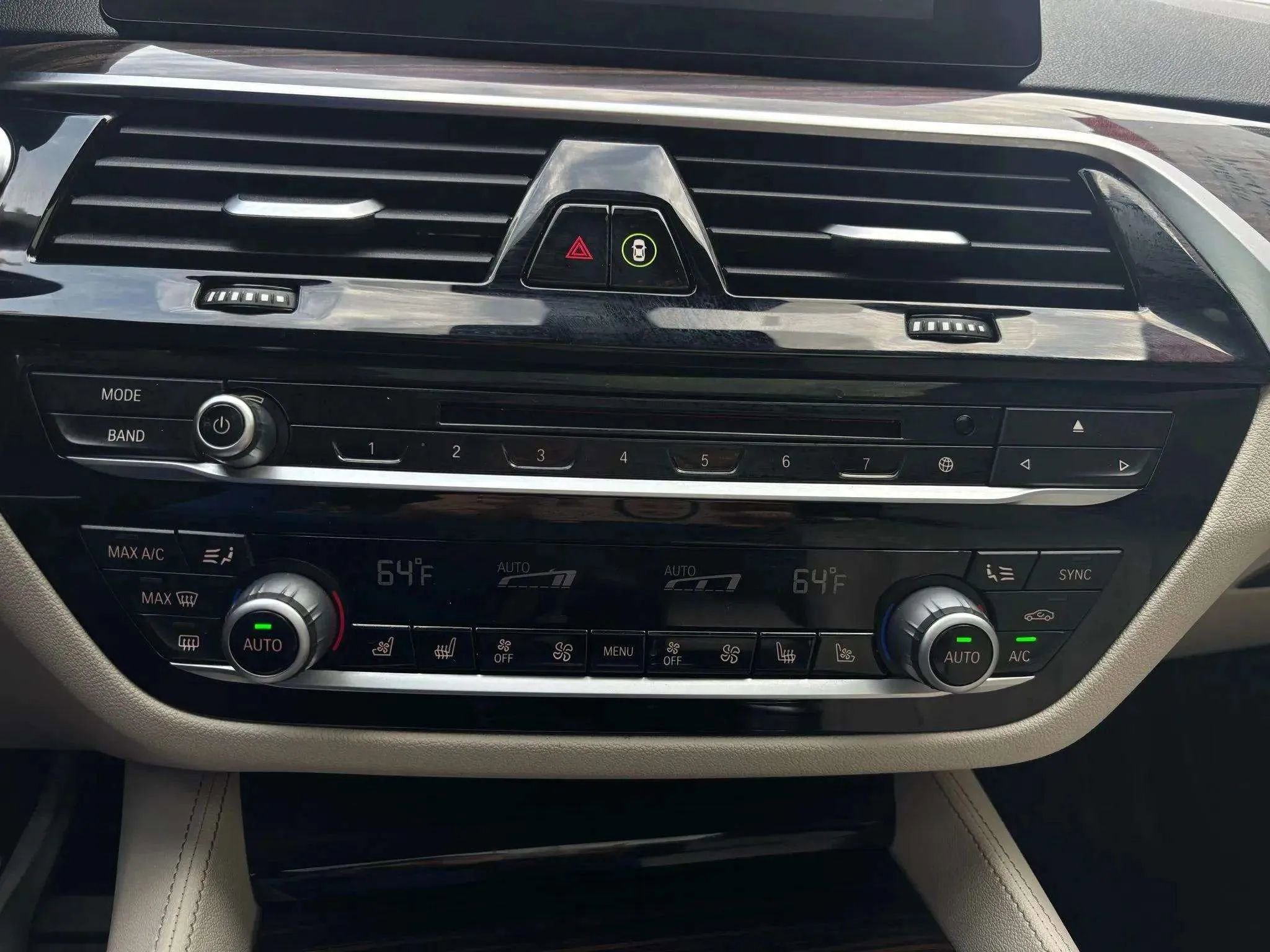 Used 2019 BMW 540i w/ Premium Package image 30