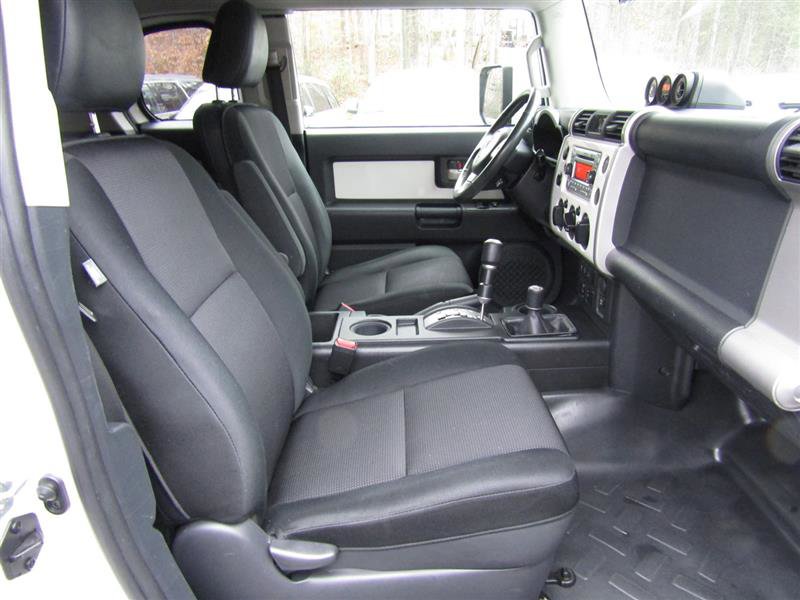 Used 2011 Toyota FJ Cruiser 4WD image 28