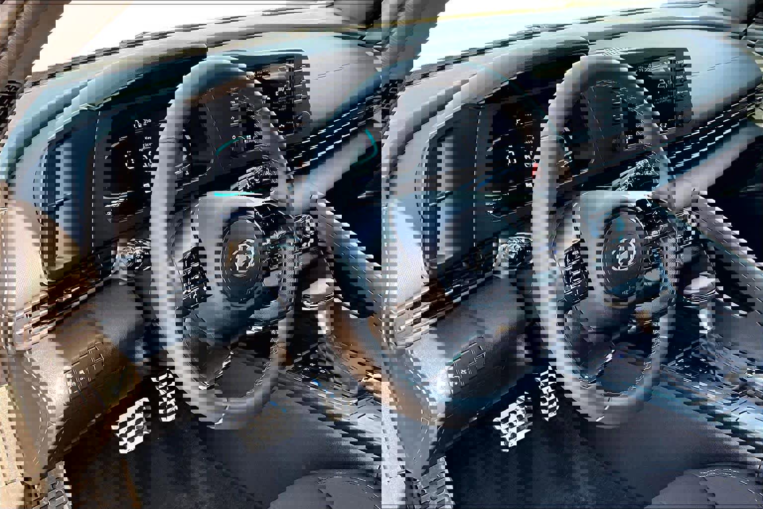 Certified 2025 Hyundai Elantra Sport image 32