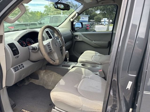 Used 2013 Nissan Frontier SV w/ SV Value Truck Pkg AWD/4WD image 24