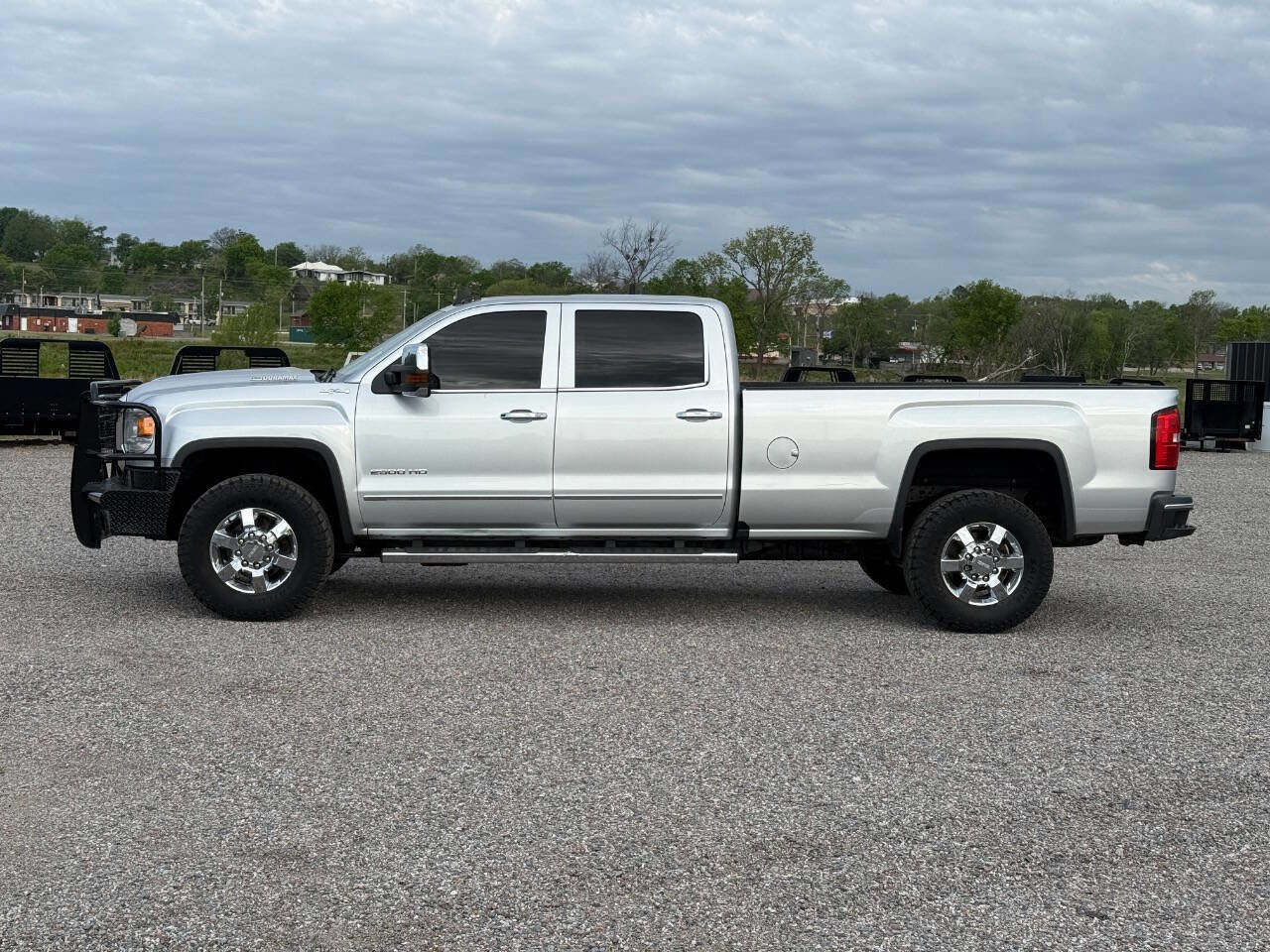 Used 2019 GMC Sierra 2500 SLT w/ Duramax Plus Package AWD/4WD image 9