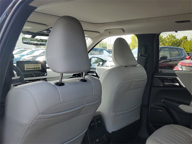 New 2025 Mitsubishi Outlander AWD image 14