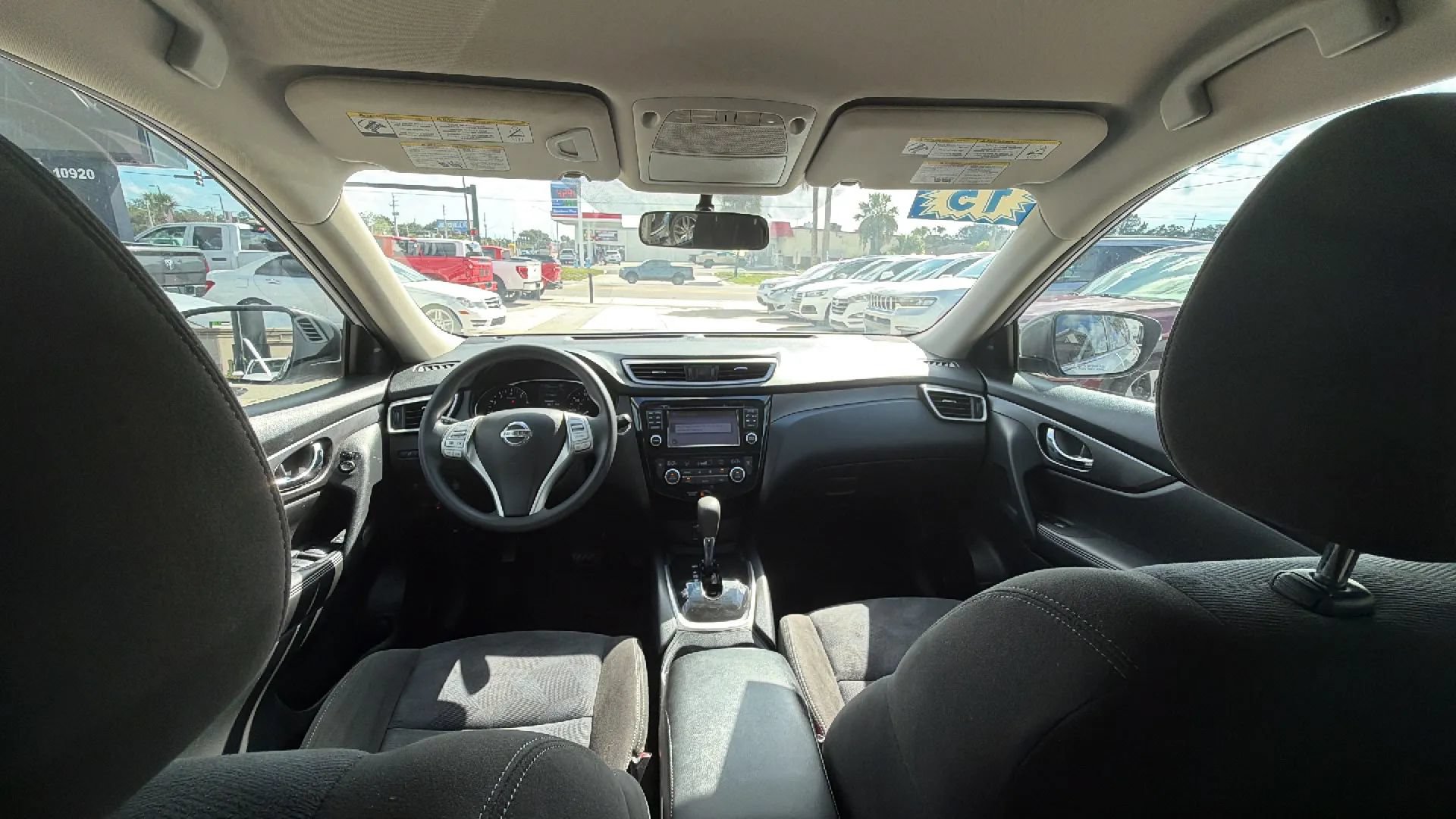 Used 2015 Nissan Rogue SV w/ SV Premium Package FWD image 9