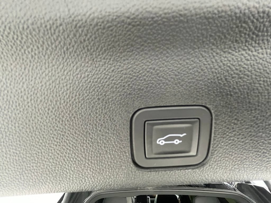 Used 2025 GMC Yukon Denali AWD/4WD image 7