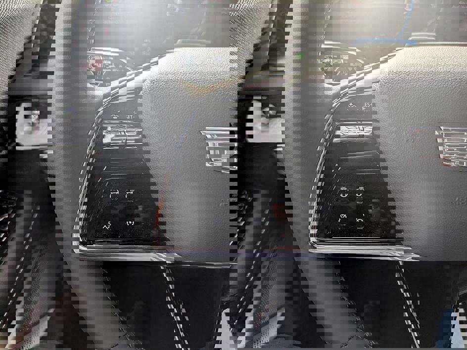 New 2025 Cadillac Optiq Luxury 2 image 16