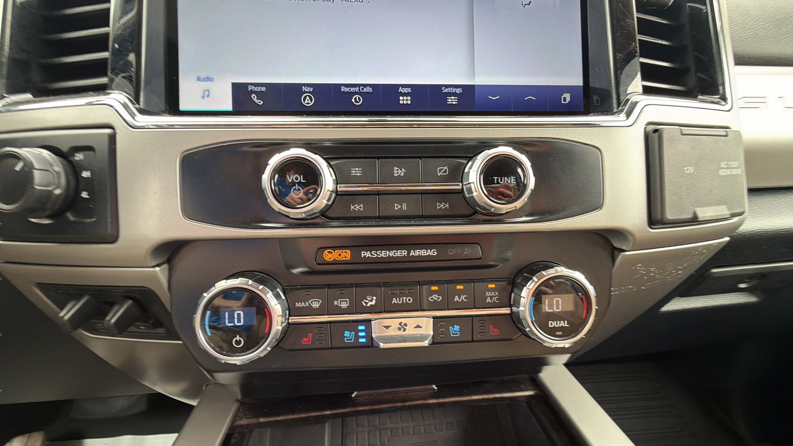 Used 2022 Ford F250 Lariat w/ Lariat Ultimate Package AWD/4WD image 26