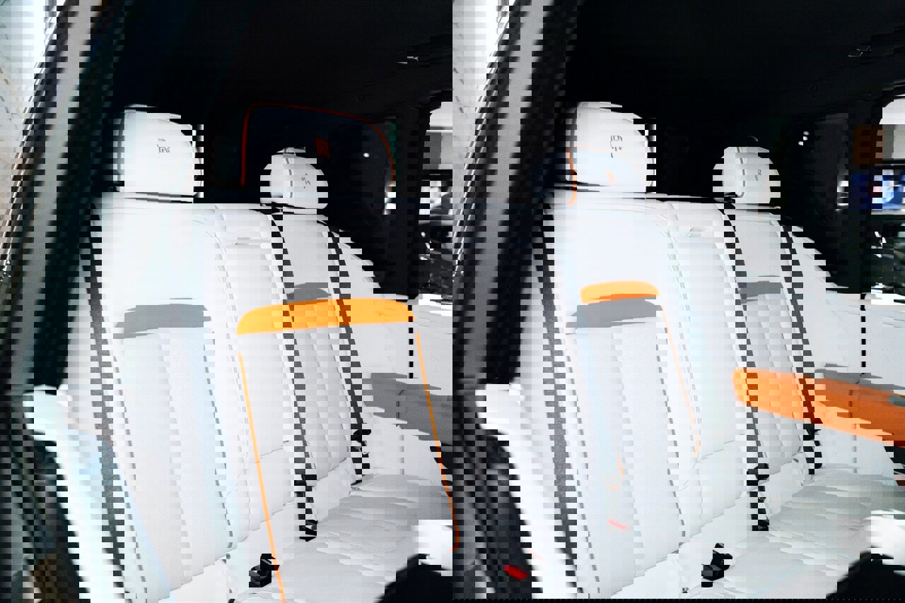 Used 2023 Rolls-Royce Cullinan w/ Cullinan Package image 35