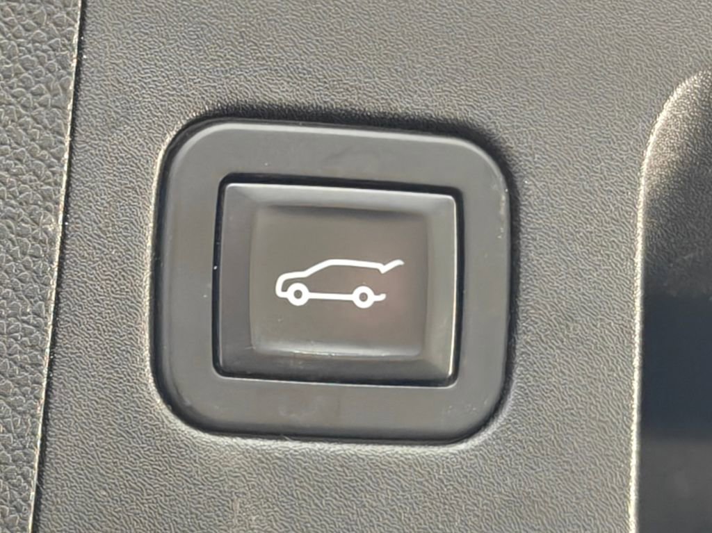 Used 2019 Cadillac XT4 Premium Luxury w/ Cold Weather Package image 32