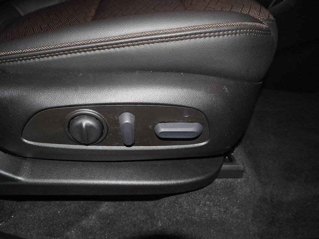 Certified 2023 Chevrolet Traverse High Country image 24